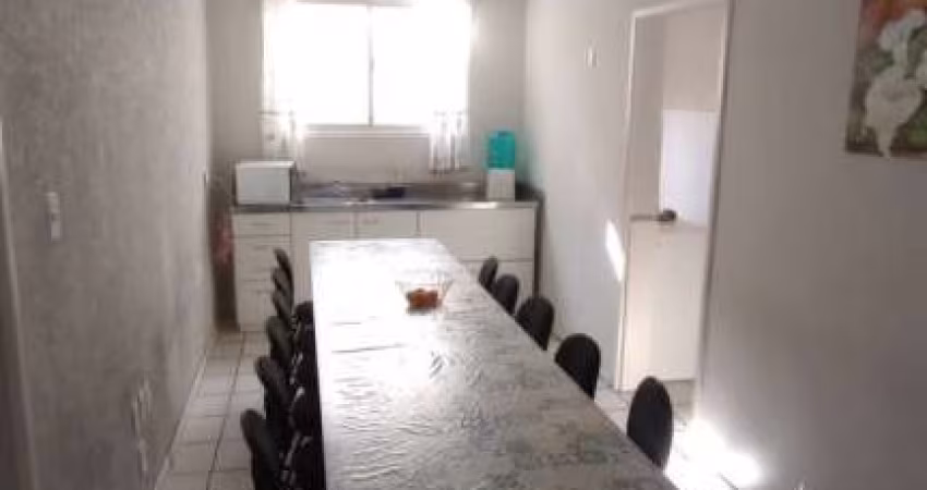 Casa Residencial de 4 dorms no bairro Centro