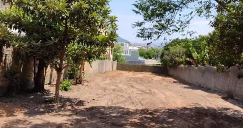 Terreno de 770m² no bairro ingleses do rio vermelho