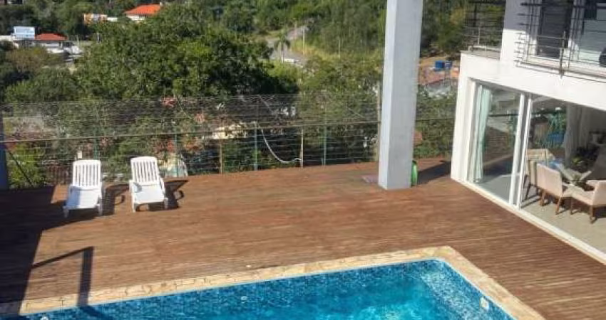 Casa Residencial de 4 dorms no bairro Itacorubi