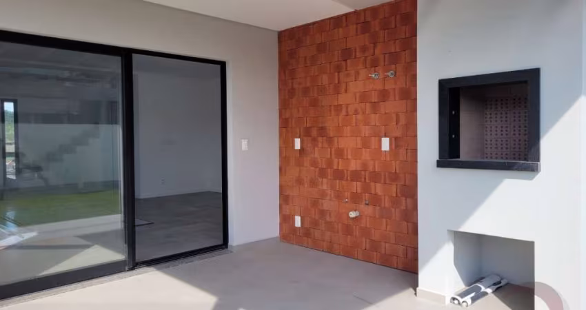 Casa Residencial de 3 dorms no bairro Rio Tavares