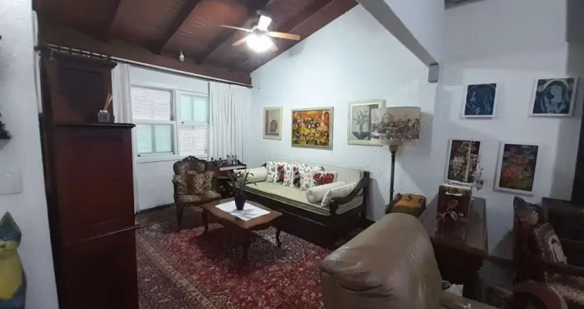 Casa Residencial de 5 dorms no bairro Pântano Do Sul