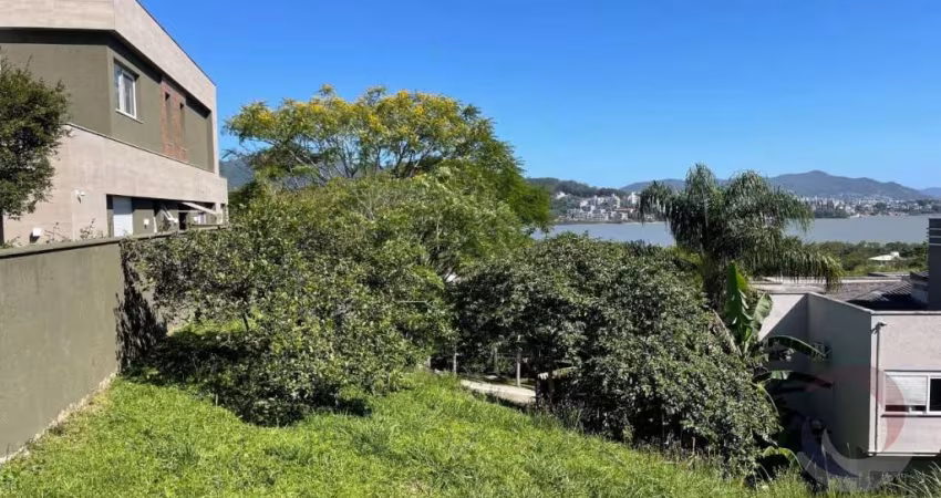 Terreno de 1103.84m² no bairro Cacupé