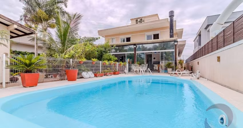Casa Residencial de 5 dorms no bairro Campeche
