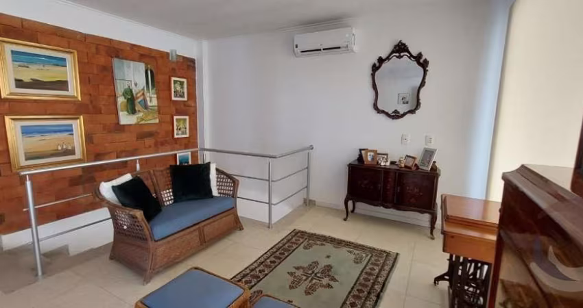 Casa Residencial de 2 dorms no bairro Morro Das Pedras
