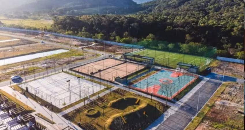 Terreno de 333.96m² no bairro Pedra Branca
