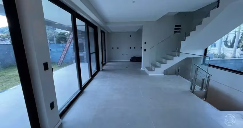 Casa Residencial de 3 dorms no bairro Jurerê