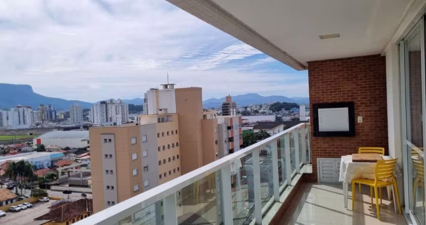 Apartamento de 2 dorms no bairro Centro