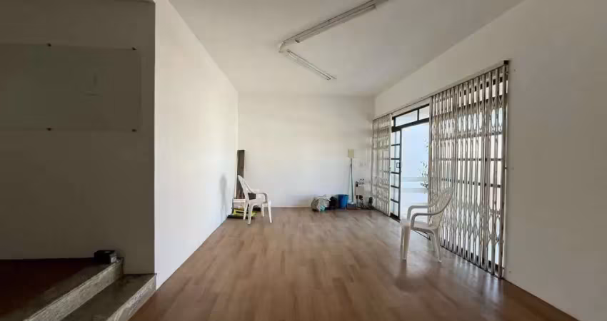 Casa Residencial de 3 dorms no bairro Centro