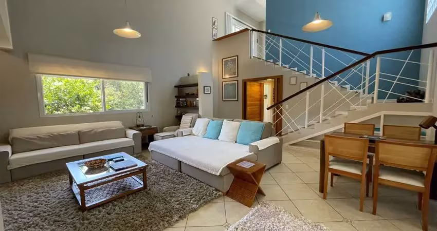 Casa Residencial de 4 dorms no bairro Lagoa Da Conceição