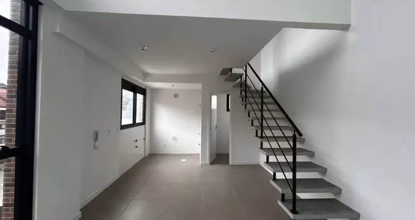 Duplex de 1 dorm no bairro Carvoeira