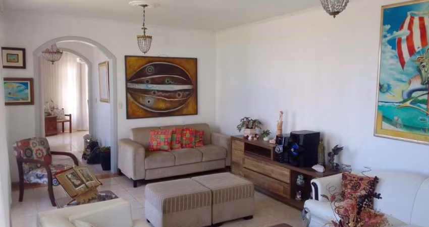 Casa Residencial de 4 dorms no bairro Saco Dos Limões