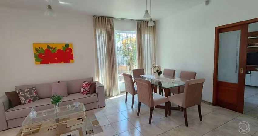 Casa Residencial de 3 dorms no bairro Trindade