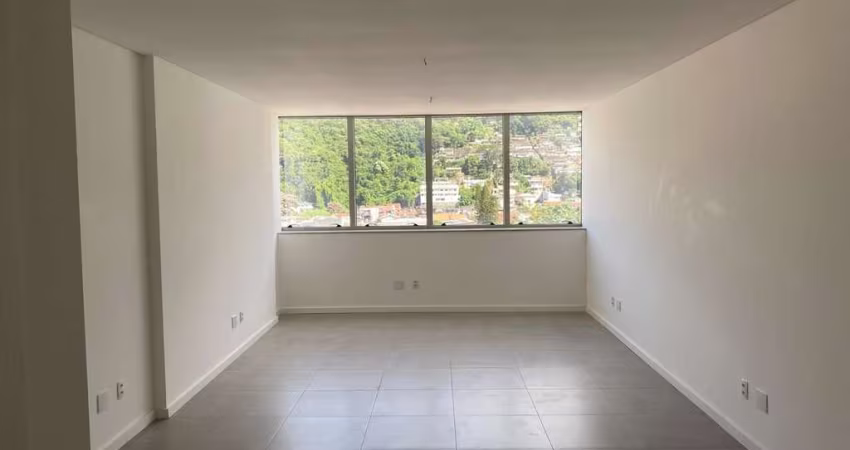 Sala Comercial de 38.35m² no bairro Saco Dos Limões
