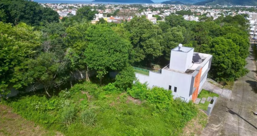 Terreno de 455.83m² no bairro Campeche!