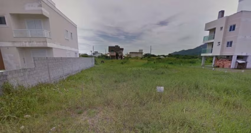 Terreno de 360m² no bairro Carianos