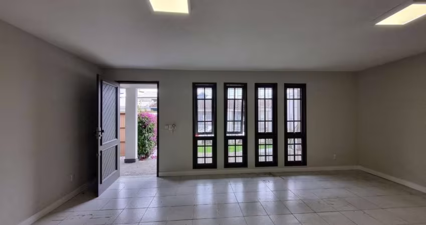 Casa Residencial de 4 dorms no bairro Santa Mônica