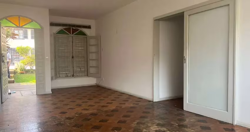 Casa Residencial Com 03 Dormitórios!