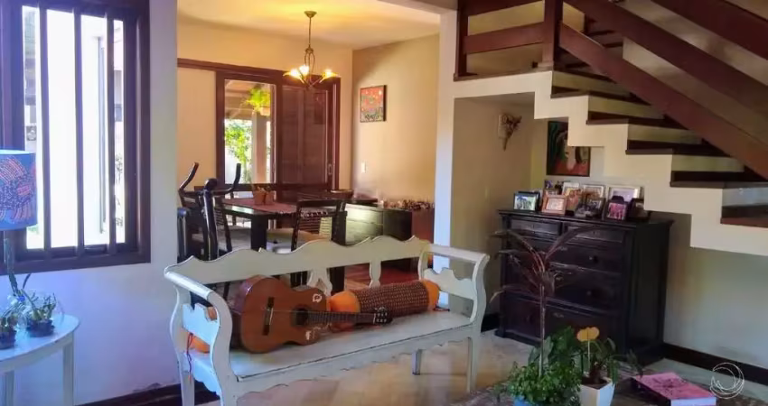 Casa com 3 dorms no bairro Itacorubi