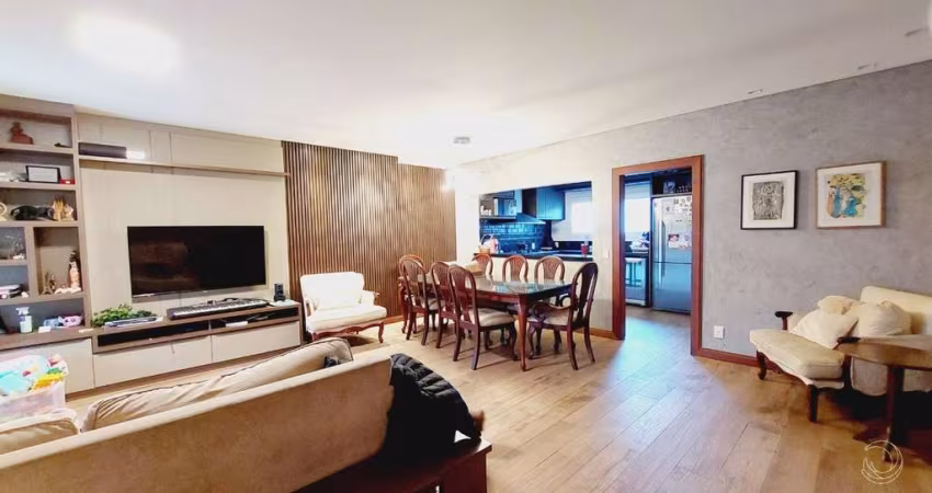 Casa Residencial de 344m², 5 dorm. na Trindade