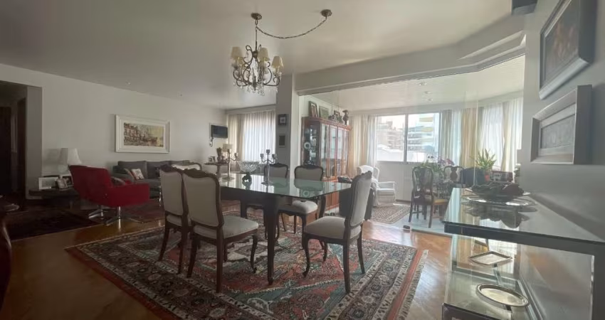Apartamento alto padrão, 4 quartos no Centro do Florianópolis.