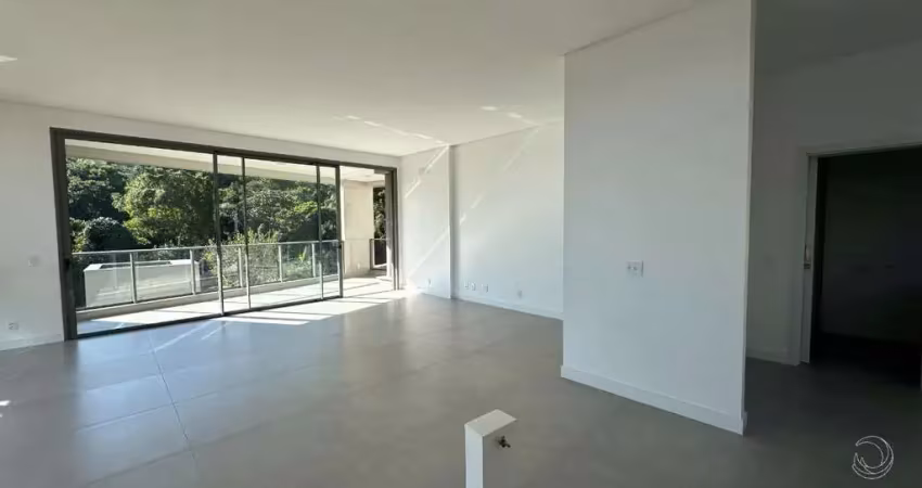 Apartamento de 3 dorms no bairro Cacupé