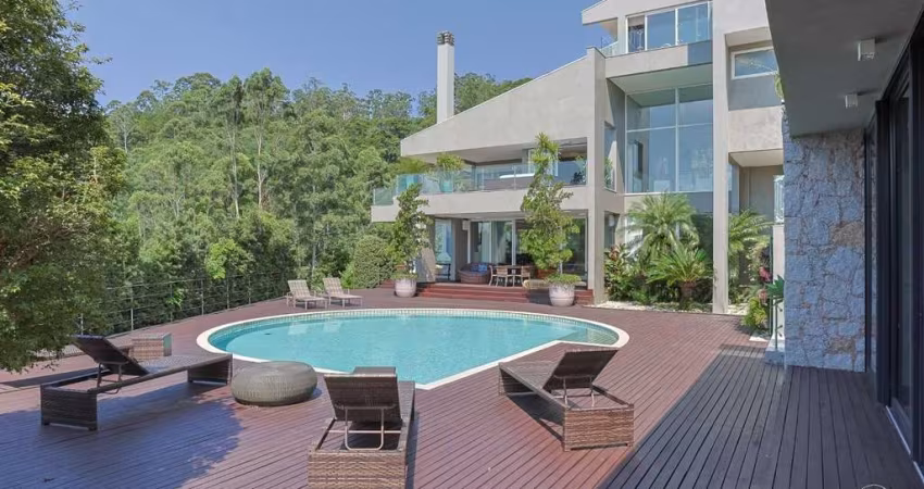 Casa Alto Padrão com 4 suítes e 665,92m² em Cacupé