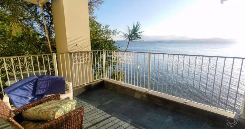 Casa com vista mar e 3 suítes em Cacupé