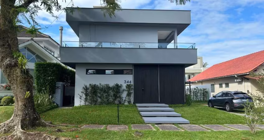 Casa alto padrão com 4 quartos em jurerê internacional