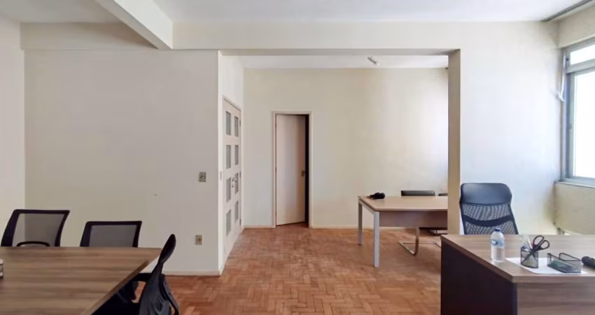 Apartamento de 212m² com 4 quartos no Centro