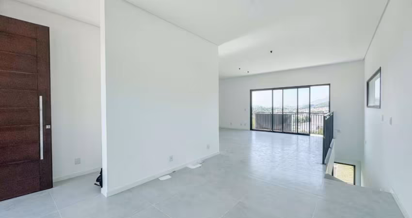 Ótima casa com 3 suítes em Forquilhinhas