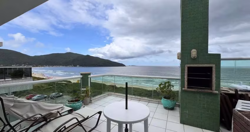 Cobertura com 3 quartos sendo 1 suíte, frente mar no Pântano do Sul