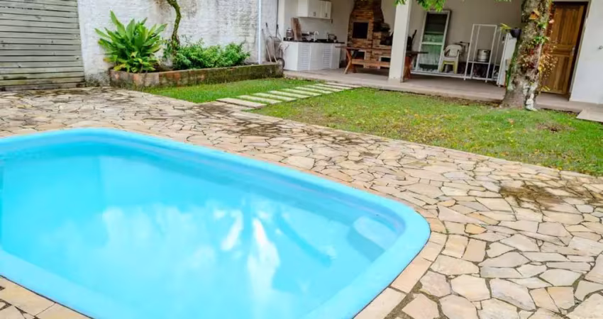 Casa Residencial de 254m² com 6 quartos na Trindade