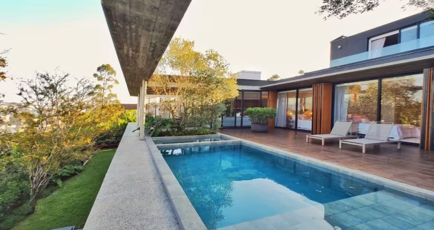 Casa com 3 suítes e 683,07m² no Cacupé