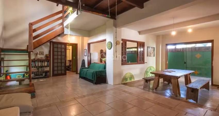 Casa residencial de 230m² com 6 dormitórios no rio tavares