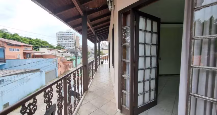 Casa com 3 quartos sendo 1 suíte no Abraão em Florianópolis