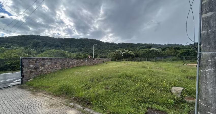 Terreno em condomínio fechado, com 400m² no bairro Canasvieiras, Florianopolis.