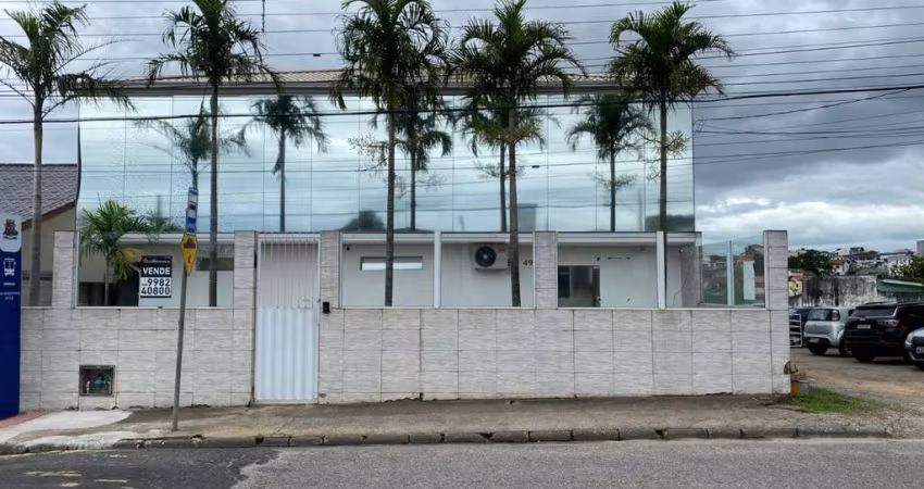 Prédio Comercial de 420m² no bairro Serraria em São José
