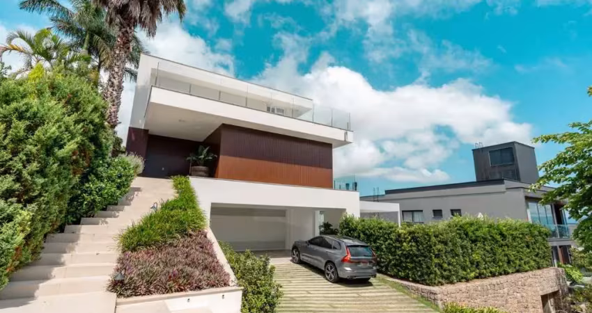 Casa de 604m² com 4 quartos sendo 3 suítes em Cacupé