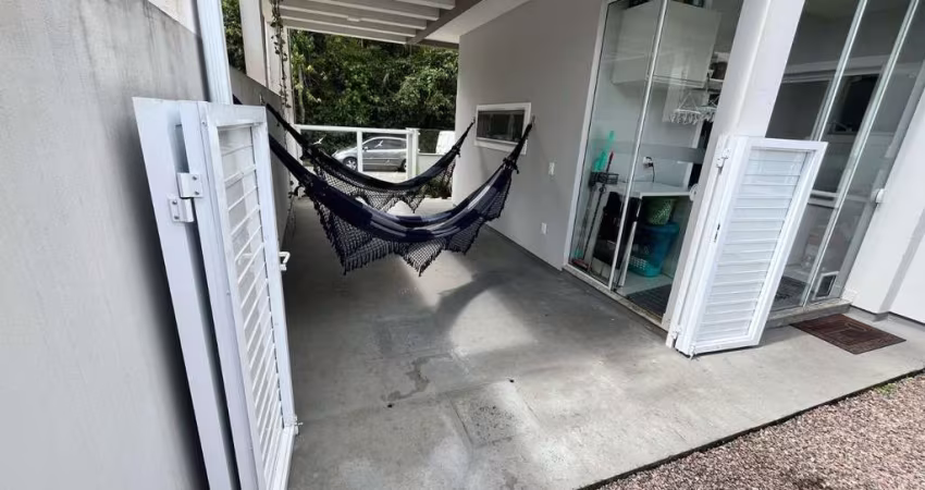 Casa com 87 m² de 3 quartos sendo 1 suíte na bairro Forquilhas em São José