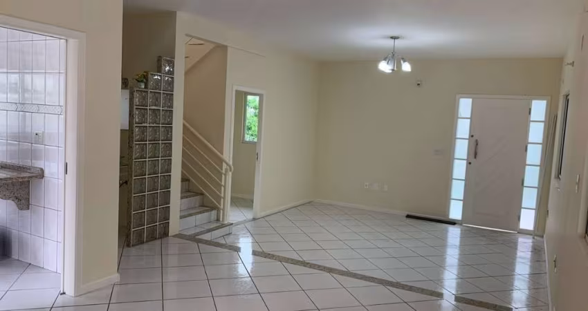 CASA 2 PAVIMENTOS COM PISCINA NO BAIRRO PEDRA BRANCA