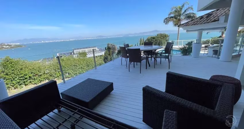 Casa Residencial de 991m² com  6 Quartos no Cacupé