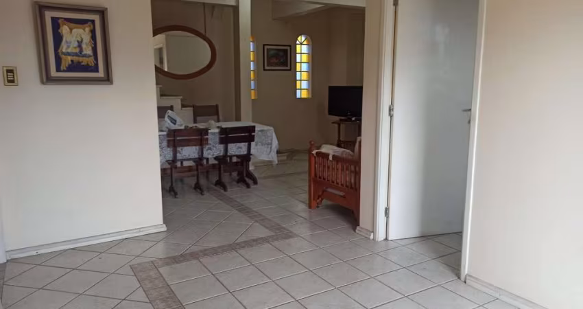 Casa com 270m² e 10 quartos sendo 2 suítes no Pantanal