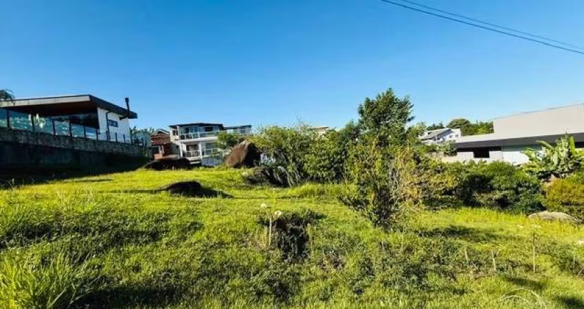 Terreno de 1.845m² em Cacupé