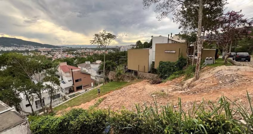 Terreno de 861,80m² no Córrego Grande