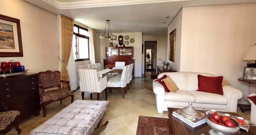 Apartamento de 139m² com 4 quartos sendo 1 suíte no Centro