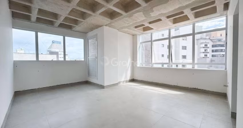 VENDA DE SALA COMERCIAL EM CENTRO MÉDICO RECÉM CONSTRUÍDO NO CENTRO DE FLORIANÓPOLIS