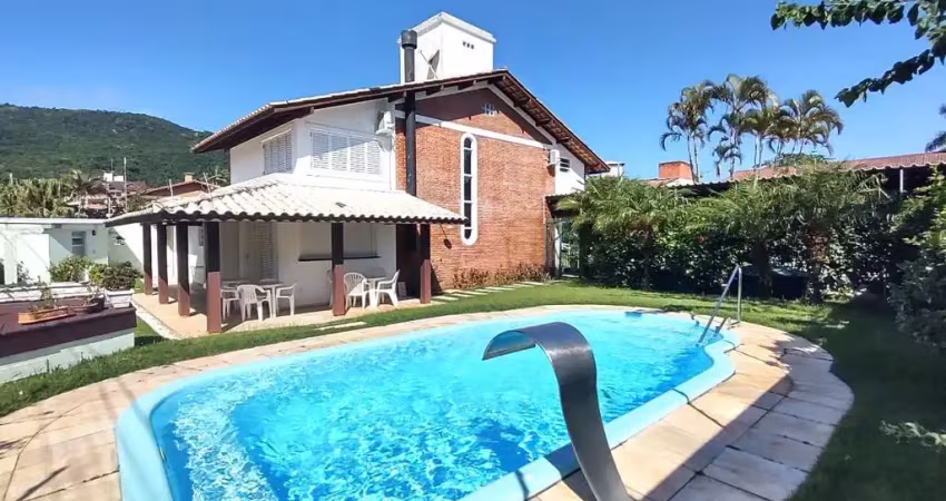 Casa de 205m² com 4 suítes na Cachoeira do Bom Jesus