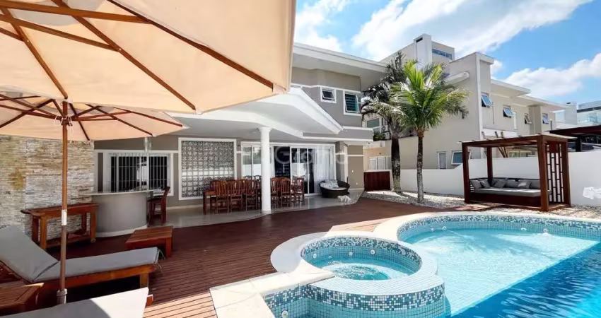 Casa de 551m² com 5 suítes em Jurerê