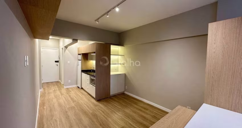 Estúdio de 32m² semimobiliado no Centro