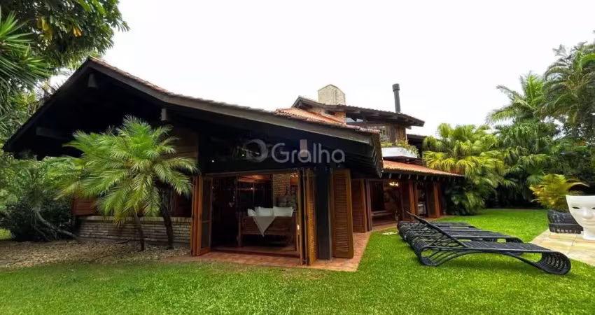 Casa de alto padrão com 5 quartos em Jurerê Internacional, Florianópolis